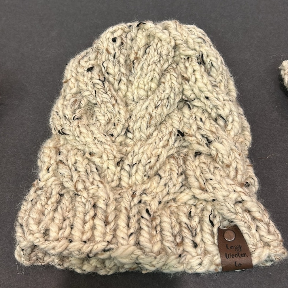 NEW Handmade Chunky Cable Knit Beige Hat & Mittens Set Wool Etsy Cozy Woolen Co - Picture 4 of 10